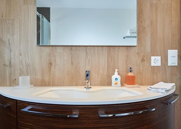 Av De La Gare 4, Rond-point, 4br, Skilift350m! 酒店 *